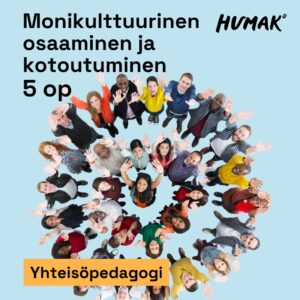 monikulttuurinen joukko ihmisiä muodostaa ylhäältä päin katsottuna ympyrän, he katsovat taivaalle iloisesti. Teksti monikulttuurinen osaaminen ja kotoutuminen, yhteisöpedagogi, humak.