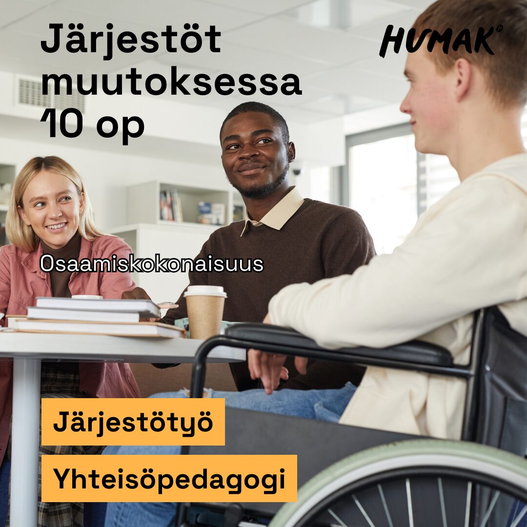 Kolme henkilöä istuu pöydän ääressä, yksi heistä pyörätuolissa. Kuvan tekstit humak, järjestötyö, yhteisöpedagogi, järjestöt muutoksessa ja 10 op.