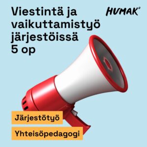 Vaaleansinisellä taustalla punavalkoinen megafoni osoittaa oikealle. Kuvassa lukee: "Viestintä ja vaikuttamistyö järjestöissä 5 op". Alareunassa oransseilla pohjilla korostetut sanat: "Järjestötyö" ja "Yhteisöpedagogi". Humak-logo oikeassa yläkulmassa.