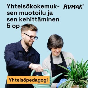 Kaksi henkilöä kastelee yhteisesti kasvia. Tekstit yhteisökokemuksen muotoilu ja sen kehittäminen 5 op, yhteisöpedagogi, Humak.