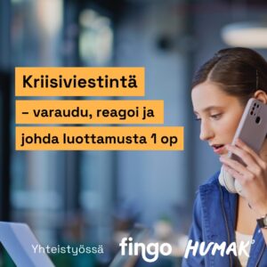 Kuvassa henkilö puhuu puhelimeen sekä katsoo samaan aikaan tietokoneen näyttöä. Kuvan yläosassa on teksti Kriisiviestintä - varaudu, reagoi ja johda luottamusta 1 op. Kuvan alaosassa on teksti yhteistyössä Fingo ja Humak